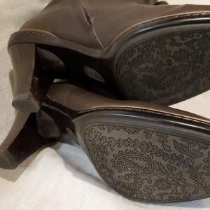 Beautiful Soffit Brown Leather Boots